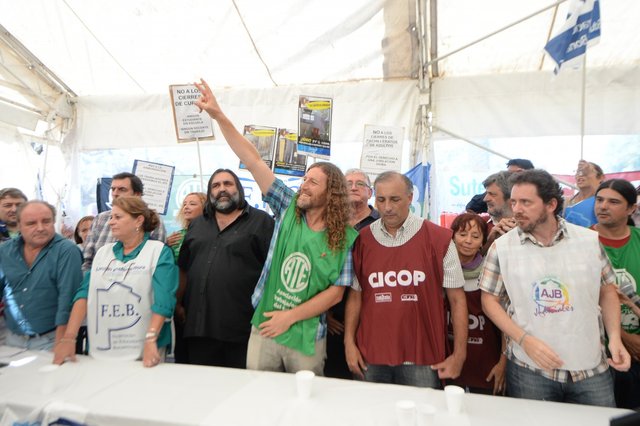 Volvió la 'Carpa Blanca': los docentes bonaerenses pararán el 5 de abril
