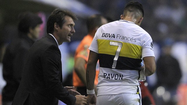 Alarma roja en Boca: Pavón no entrenó y está en duda por una molestia