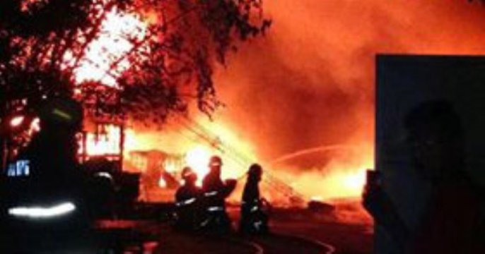 Voraz incendio en una fábrica de pinturas de General Rodríguez