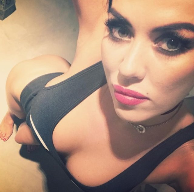 La foto mas sexy de Karina Jelinek en topless