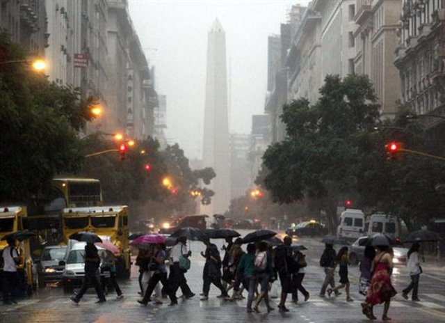 ¿Continúan las lluvias para el arranque de la semana?