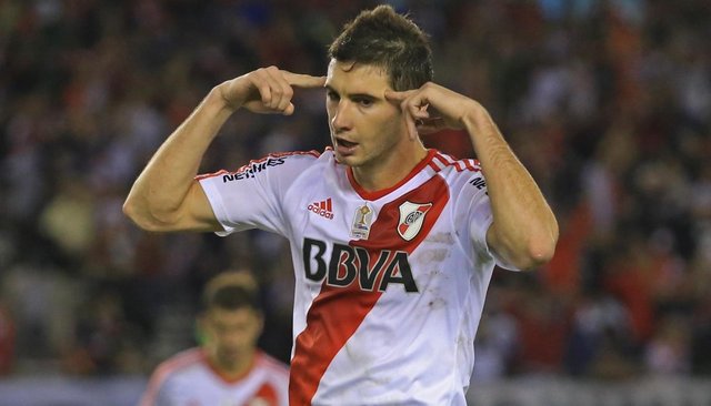 Según un dirigente de Colón, Alario se irá de River a mitad de año