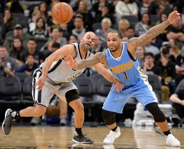 Ginóbili: 18 puntos y cuatro triples en otra noche inolvidable