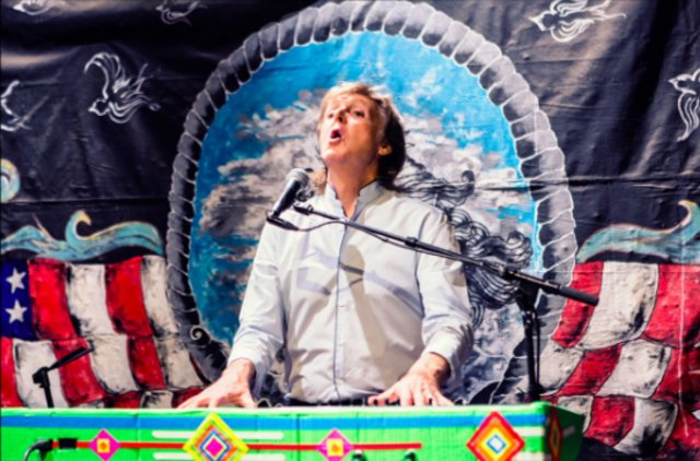 De vez en cuando, Paul McCartney se da el gusto y canta para 300 personas