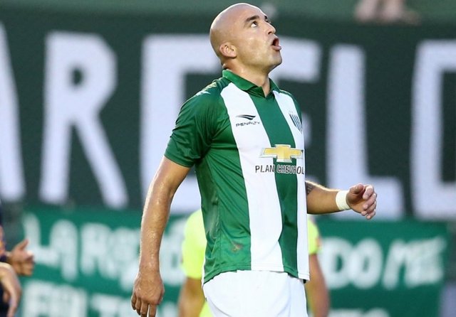 Silva se desvinculó de Banfield en medio de la crisis interna