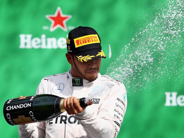 Hamilton ganó el GP de México y achicó la diferencia con Nico Rosberg