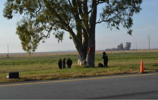 Encuentran el cuerpo de una mujer dentro de una valija incendiada