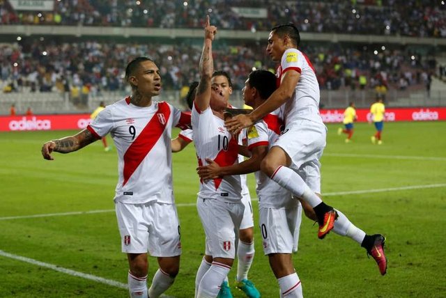 El Perú del 'Tigre' Gareca venció a Ecuador en casa, y respira