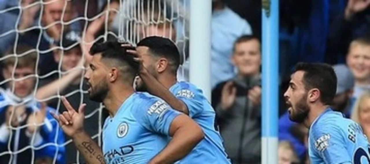 El gol de 'Kun' Aguero en la goleada del City que sigue en la cima