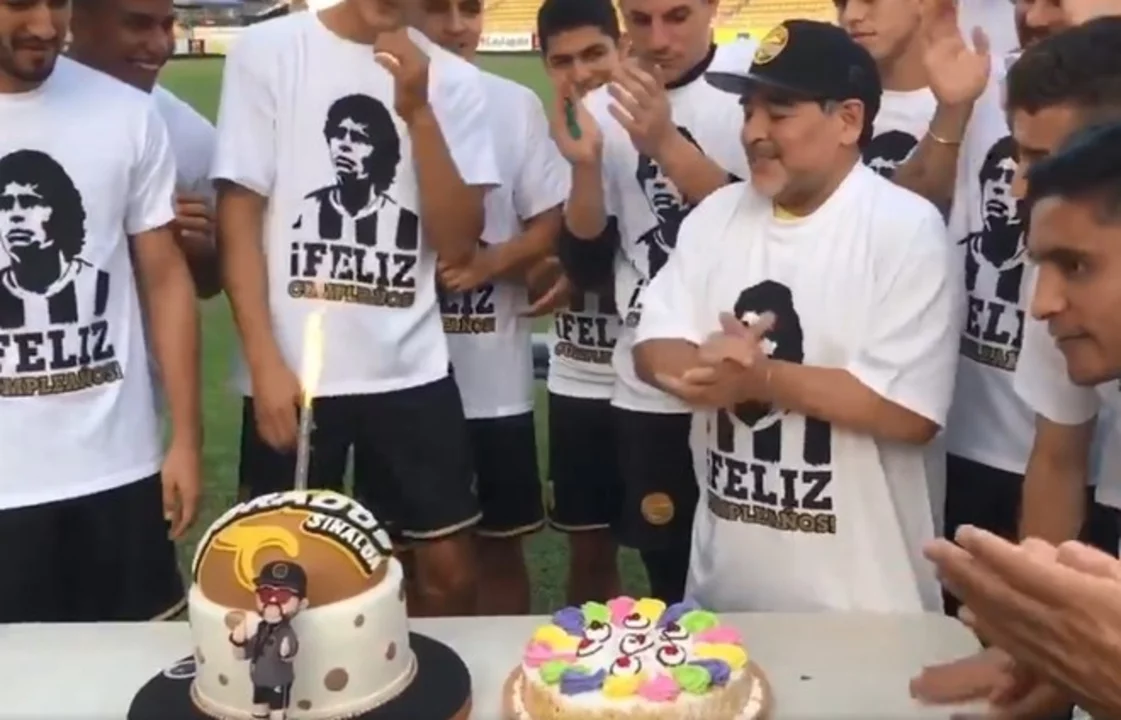 Mirá el tortazo que se comió Maradona por sus propios jugadores