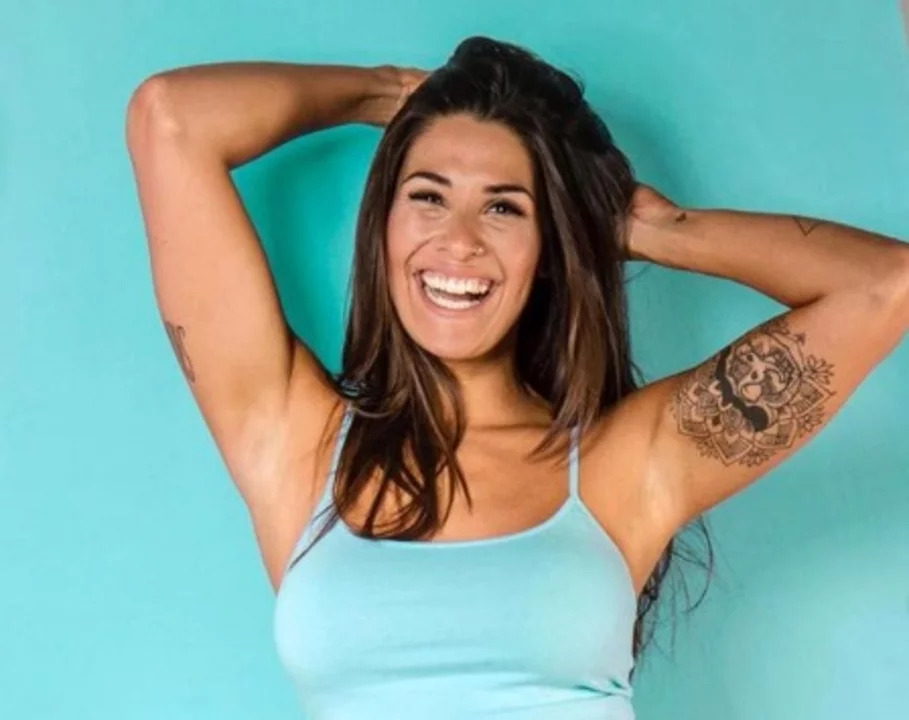 Ivana Nadal disfrutó del feriado tomando sol sin corpiño