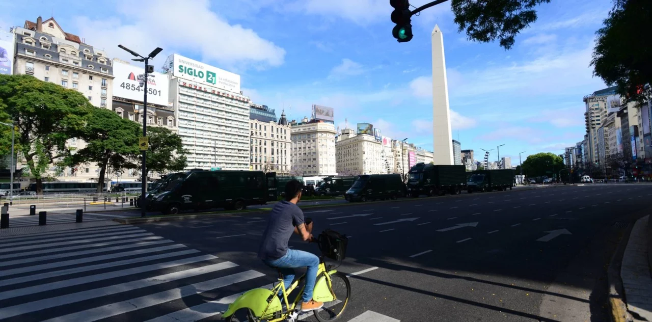 Vuelven a funcionar subtes y trenes en Buenos Aires