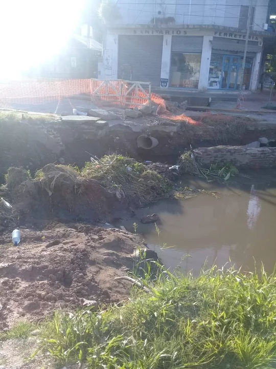 Merlo: el municipio dejó sin terminar una obra y se formó un basural