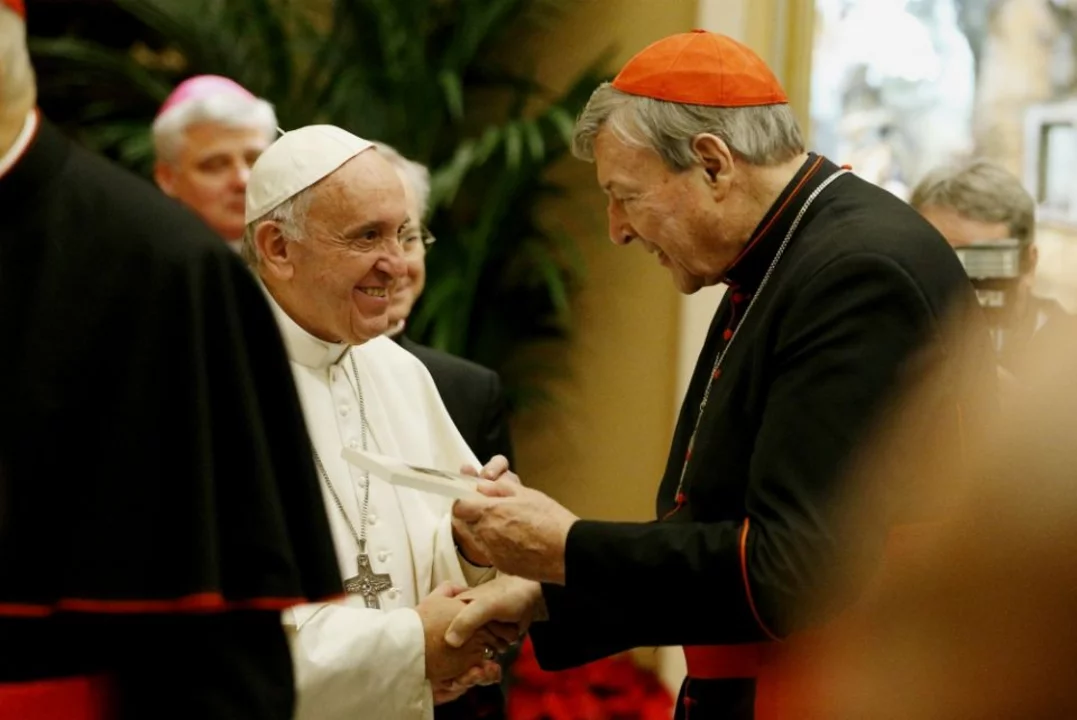 Condenaron al tesorero del Vaticano por abuso de menores