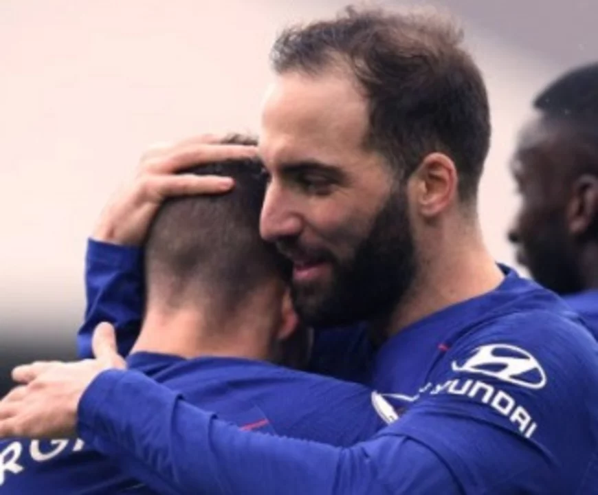 Después de un mes, volvió a mojar: el gol de Higuaín ante Fulham