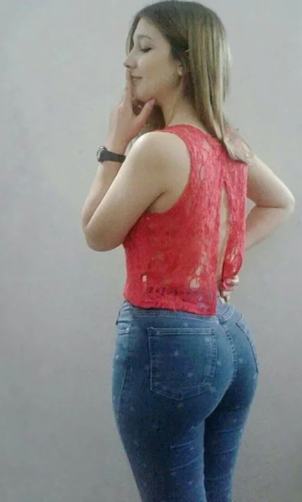 La increíble producción de fotos ¿hot? de Nahir Galarza desde la cárcel