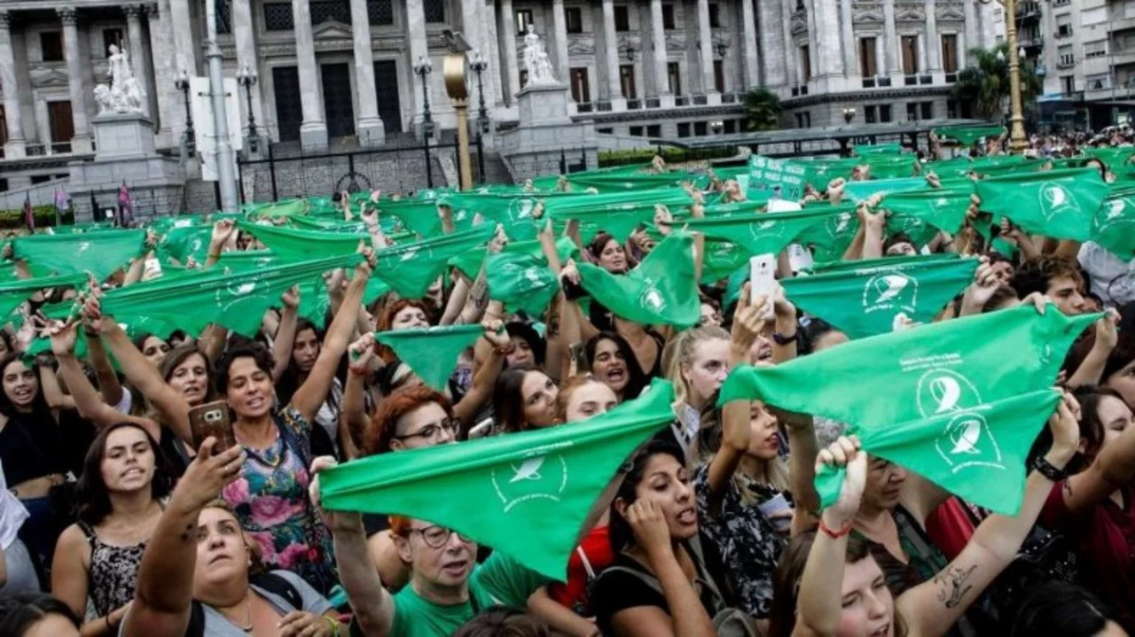 Debate por el aborto: marcha en las calles y misa en Luján