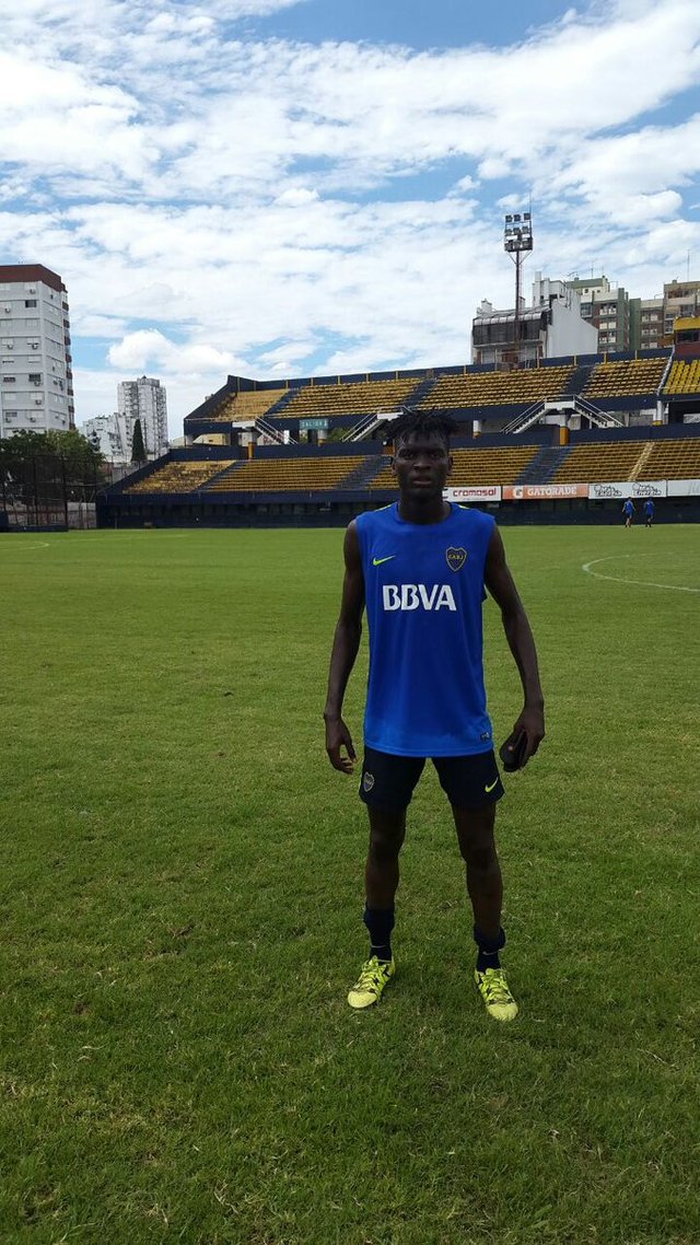 ¿Volvió Tchami? El camerunés que se destacó en la práctica de Boca