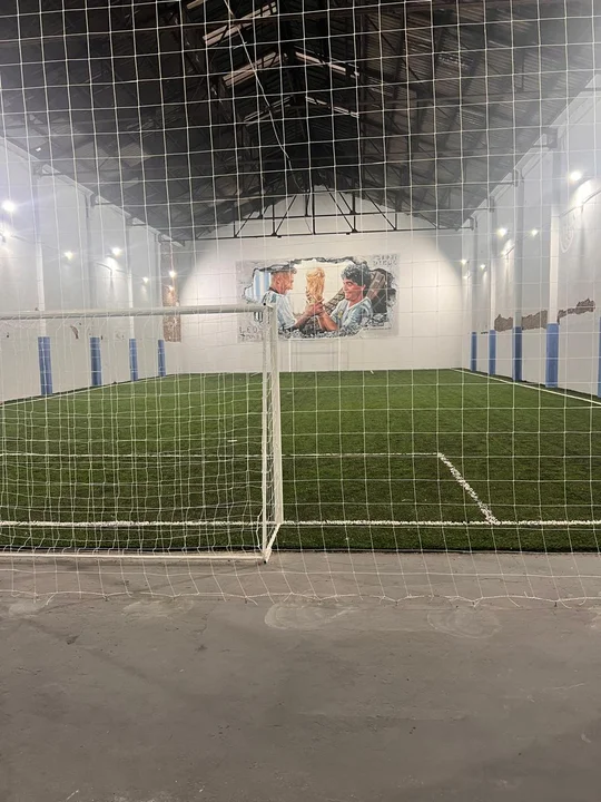 Cuatro años sin Maradona: el mural que captura su legado junto a Messi