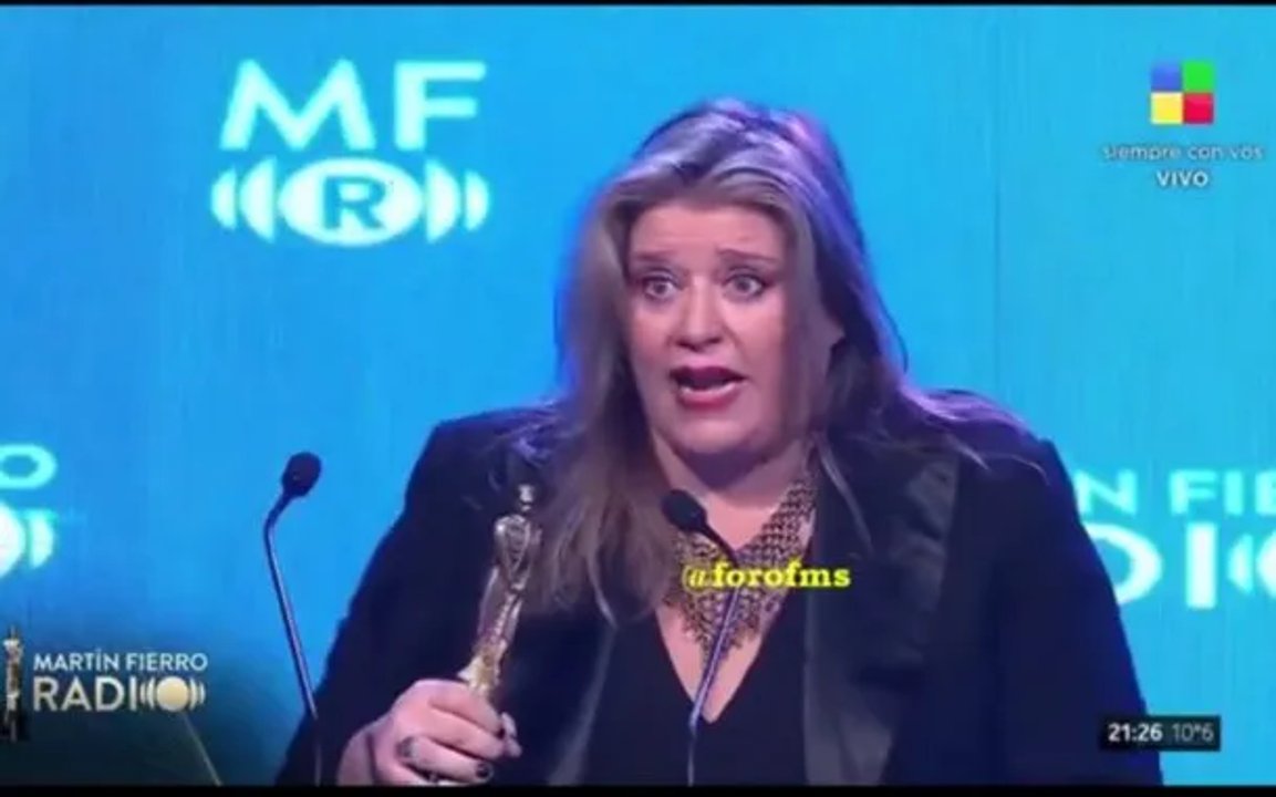 Novinarka Flor Alkorta z ostrimi besedami proti Ari Paluchu in Pedru Briegerju na podelitvi nagrad Martín Fierro