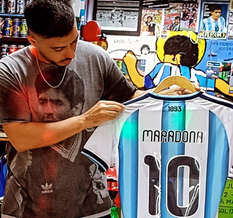 El kiosco maradoniano que no permite entrar a a comprar con remeras de Inglaterra