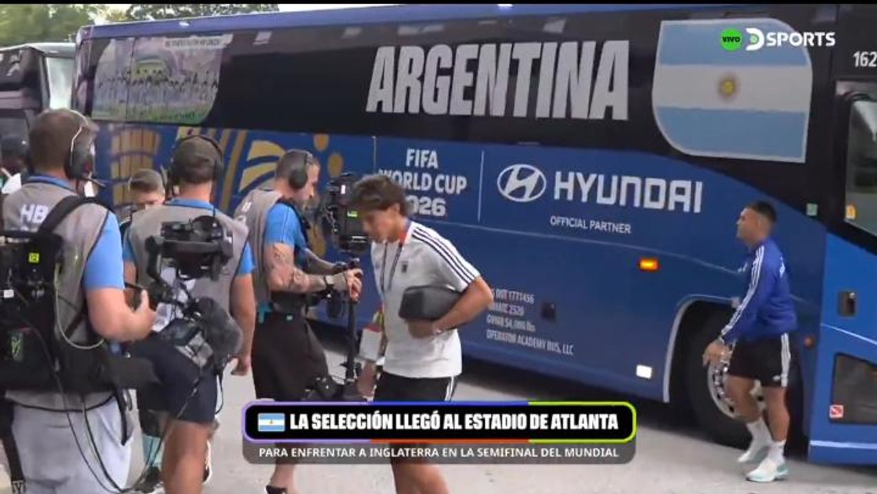 La imagen que se volvió viral: los jugadores de la Selección llegaron al estadio cantando “el que no salta es un inglés”