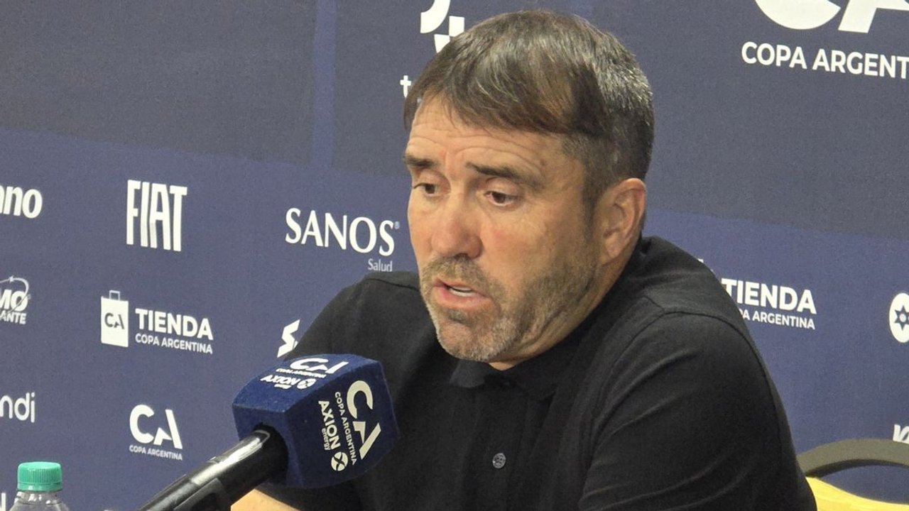 "Papelón“: la durísima frase de Coudet provocó una fuerte reacción de los hinchas de River, que no tuvieron piedad