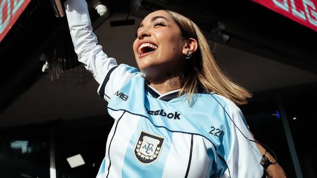 La TV Pública confirmó que la encargada de cantar el himno en la final será María Becerra