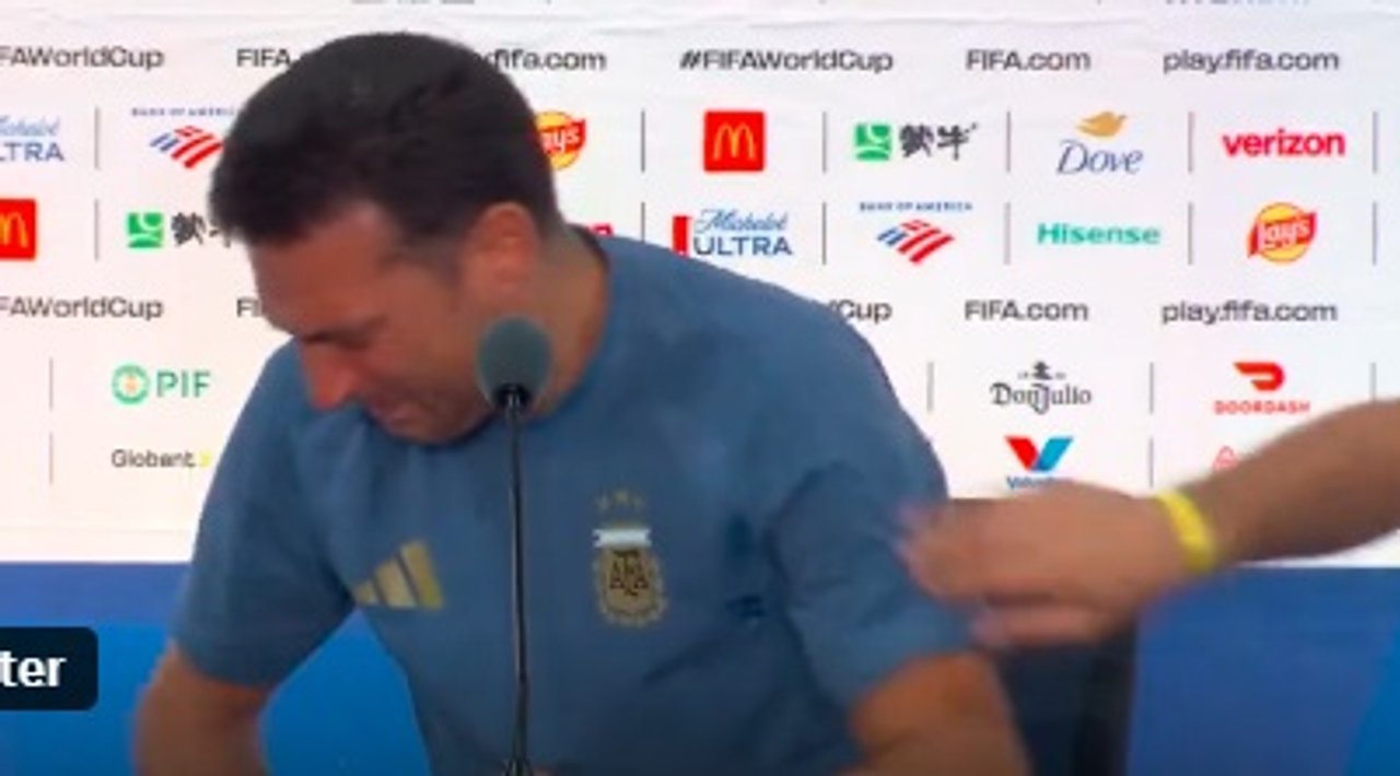 Scaloni se quebró hasta las lágrimas en plena conferencia de prensa y tuvo que abandonarla