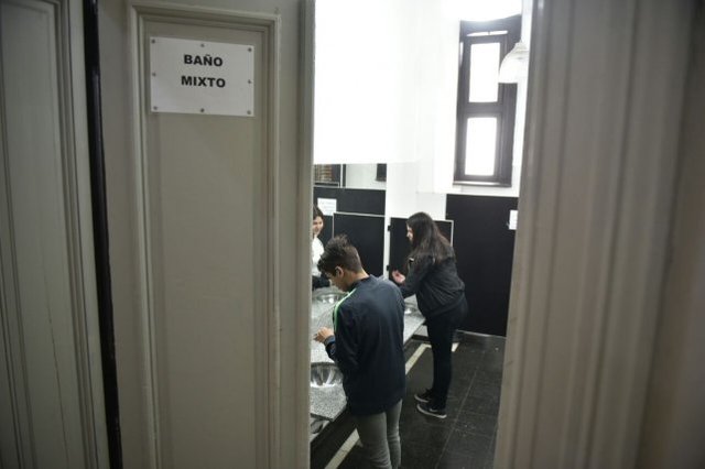 Rosario ya tiene la primera escuela pública del país con baños mixtos