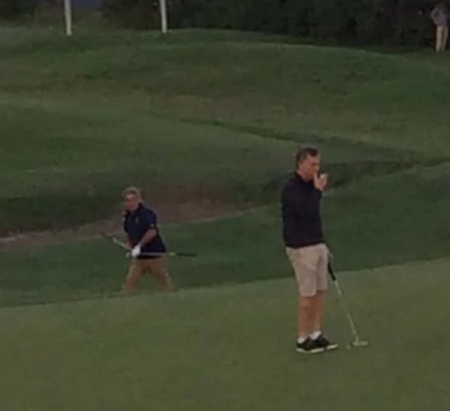La foto de Macri jugando al golf indignó a las redes sociales