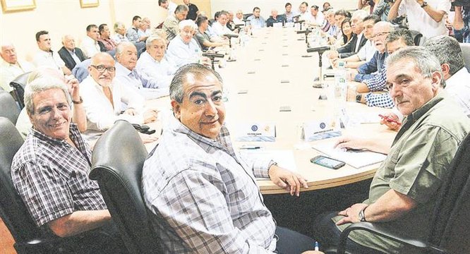 Con un paro en puerta, la CGT se junta con el Gobierno por Ganancias