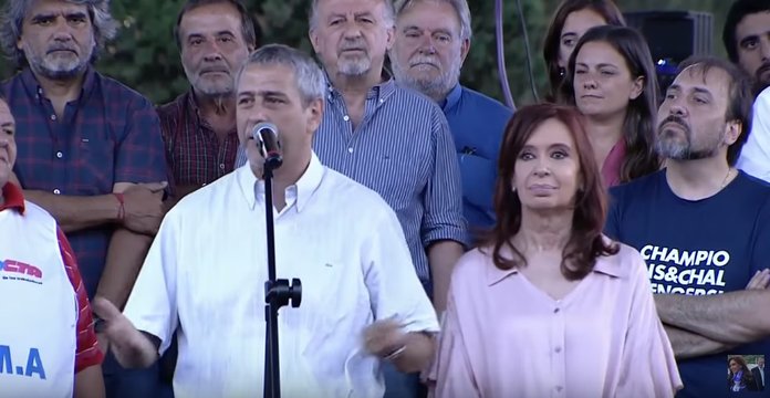 Cristina los contiene por izquierda, Menéndez los sube por derecha