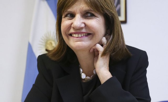 Patricia Bullrich se ve ¿parecida? a Jackie Onassis