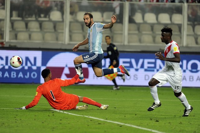 Higuaín regresó a la Selección y volvió a gritar: mirá su gol ante Perú