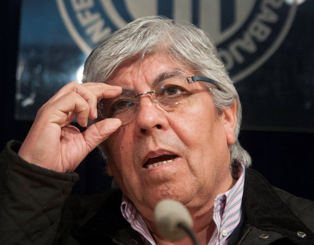 El gobierno descartó reabrir las paritarias y Moyano respondió