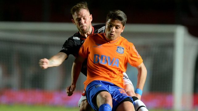 Colón derrotó 1-0 a Talleres con polémica y es puntero del campeonato