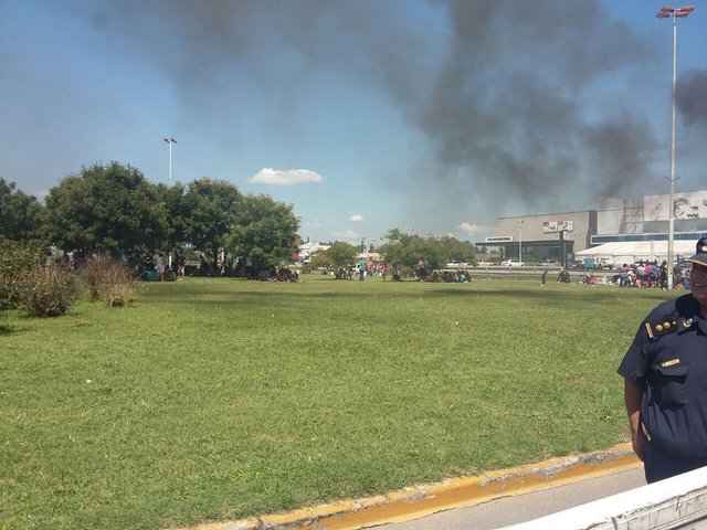 Fuerte reclamo por bolsones de comida en un Coto de Ezeiza