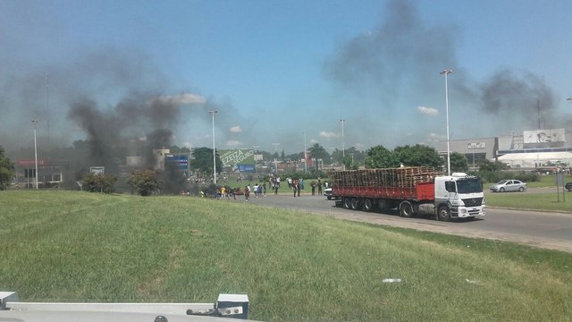 Fuerte reclamo por bolsones de comida en un Coto de Ezeiza
