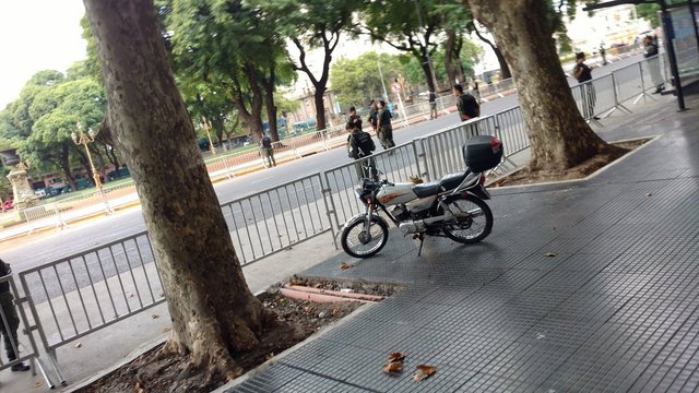 Para evitar protestas, la Ciudad está vallada a la espera de Macri