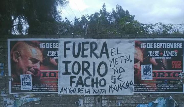 Iorio fue a tocar a Isidro Casanova y lo recibieron con un escrache