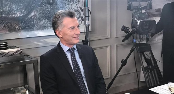 Al igual que Felipe González, Macri también desmintió a Clarín
