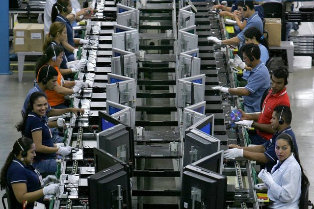 Recesión: la actividad económica cayó 2,2% en febrero