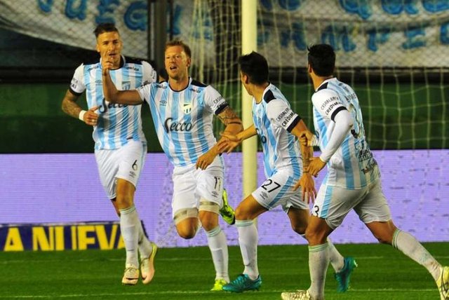 Atlético Tucumán venció 3-1 a Arsenal en Sarandí y es puntero
