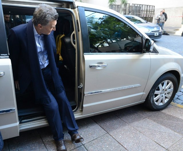 Mauricio Macri volvió a la clínica por su rodilla operada