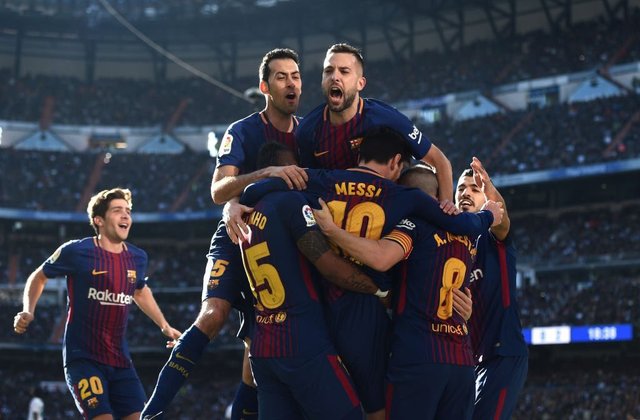 Con Messi imparable, Barcelona goleó al Real Madrid en el Bernabéu