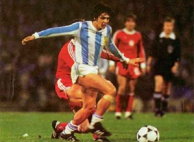 Falleció René el 'Loco' Houseman, una gloria del fútbol argentino