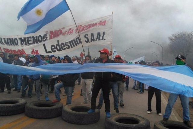 La CGT y la CTA repudiaron la represión a obreros jujeños