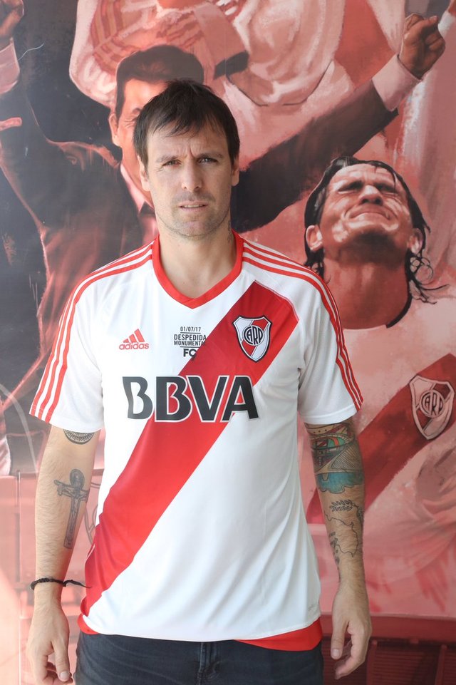 Cavenaghi ya tiene su camiseta especial para la despedida