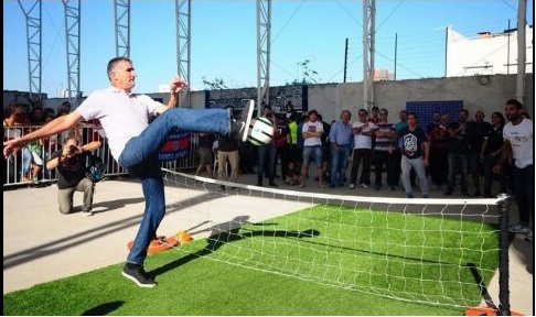 Los memes más divertidos del fútbol tenis del 'Patón' Bauza